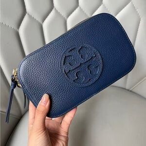 ⌚Tory Burch Deep Blue Crossbody Bag with Patterned Strap